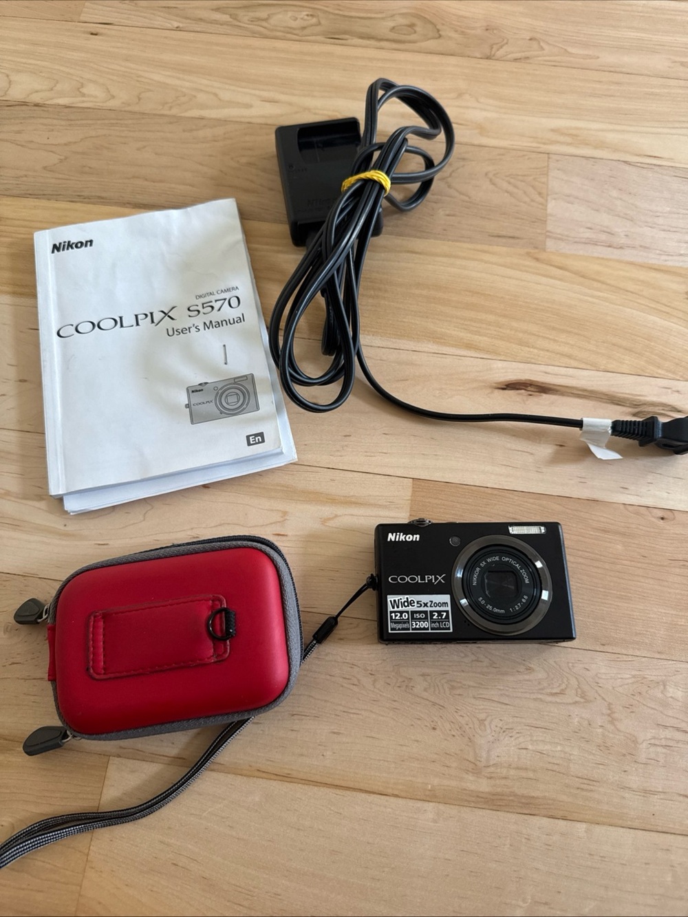 Nikon COOLPIX S570 12.0MP Digital Camera - Black-Charger-Case-Manual-Works